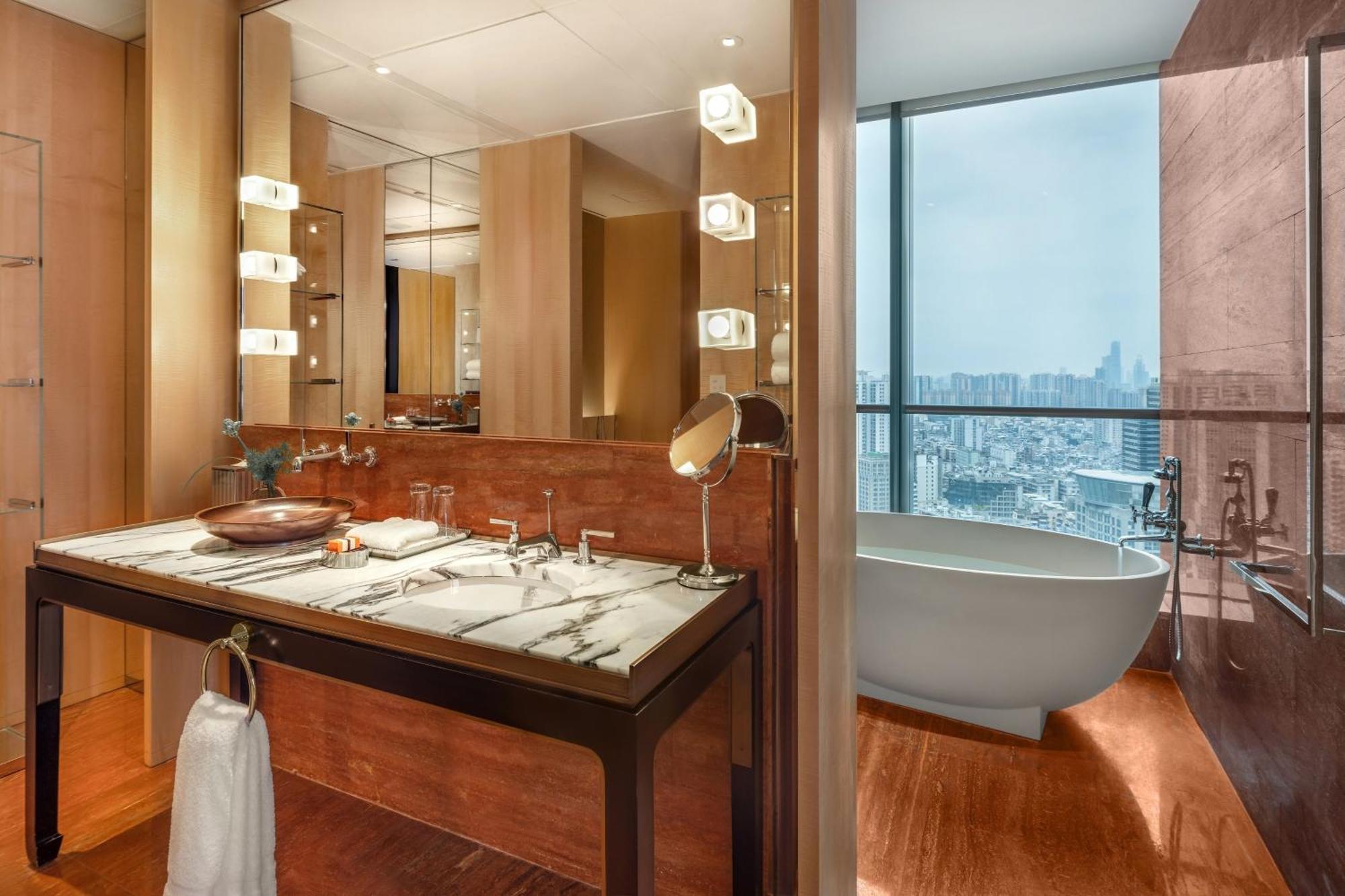 Mandarin Oriental, Hotel